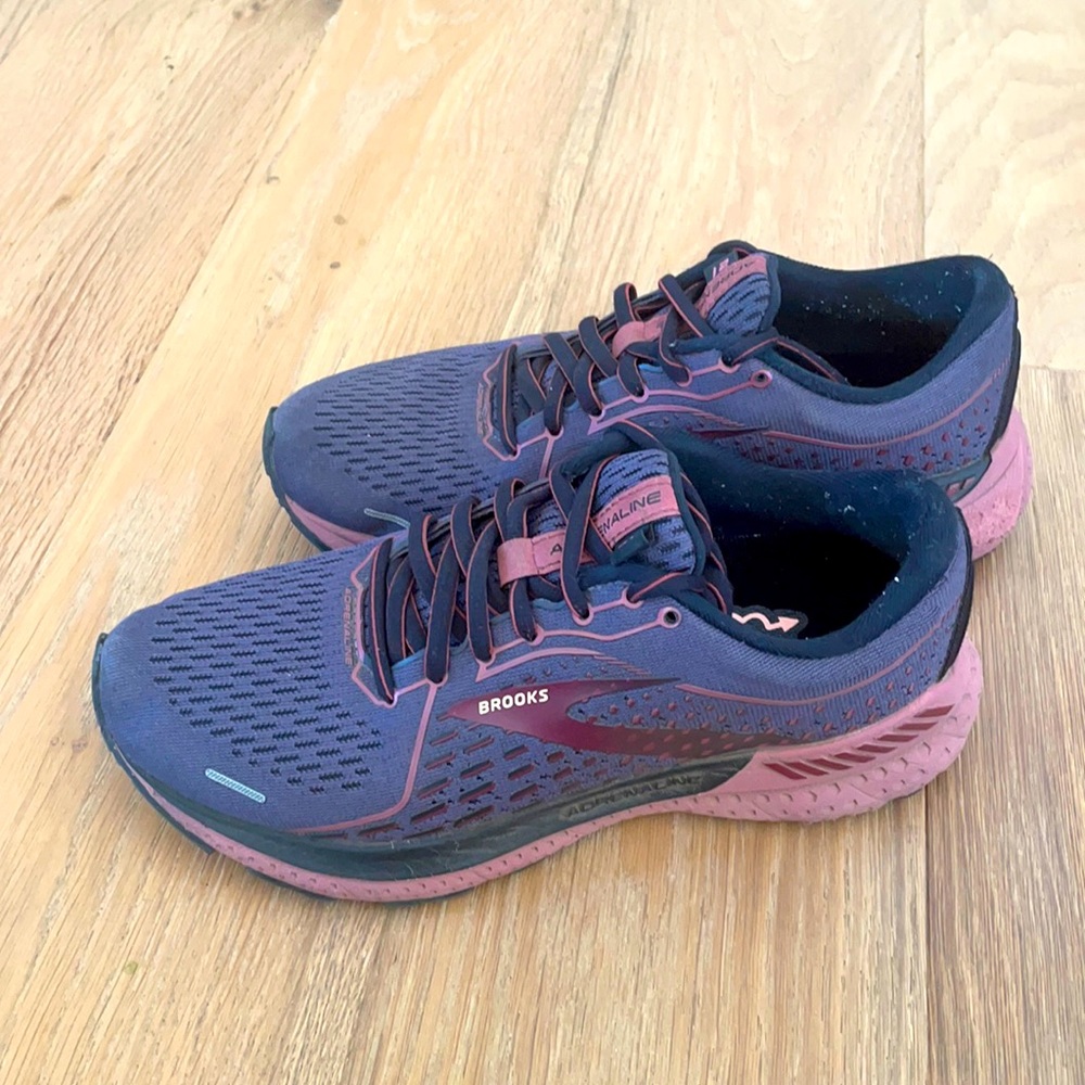 Brooks Adrenaline 6.5 Charcoal in Box New Insoles